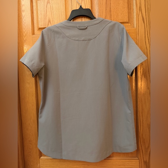 Figs Reversible Scrub Top - Picture 9 of 9